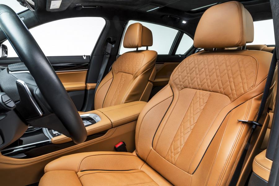 Интерьер BMW 750i xDrive M Sport (G11) 2016 года  (NA) (фото 27 из 47)